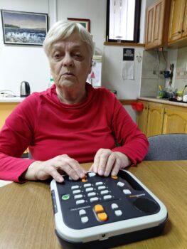 Obuka za korištenje telefona, reproduktora i računala